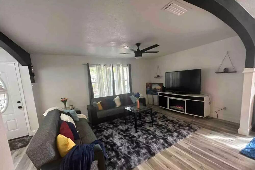 Photo of Livingroom in Winter Springs