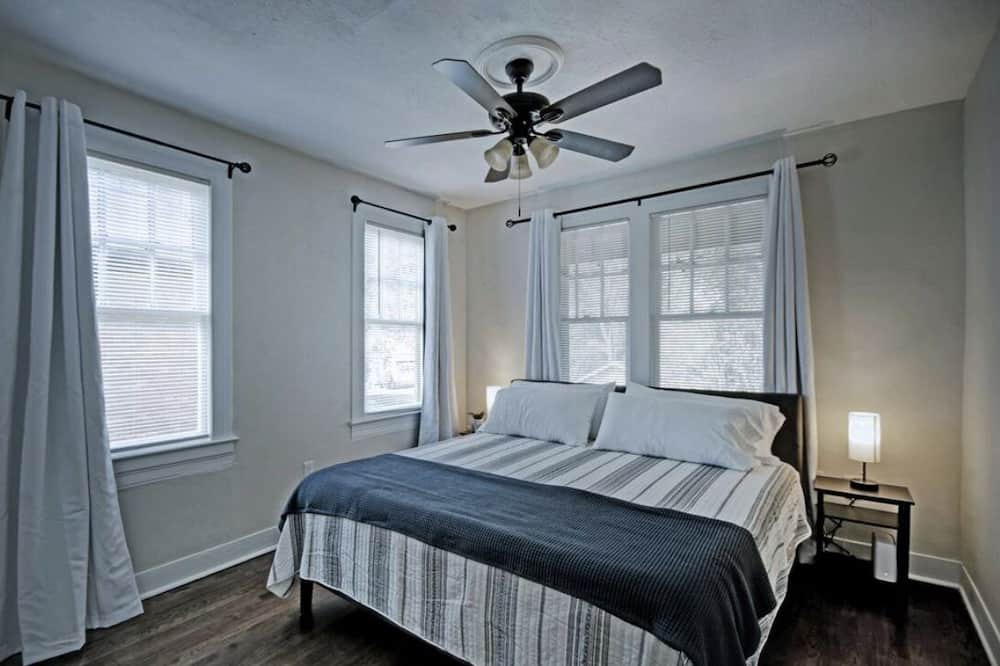 Photo of Bedroom in Clinton