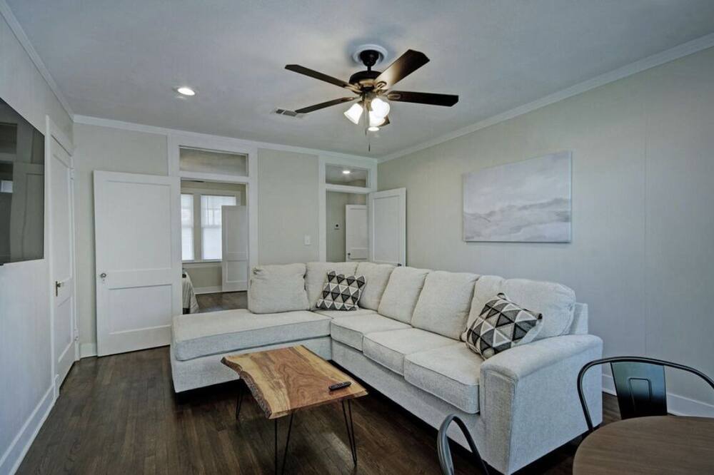 Photo of Livingroom in Clinton