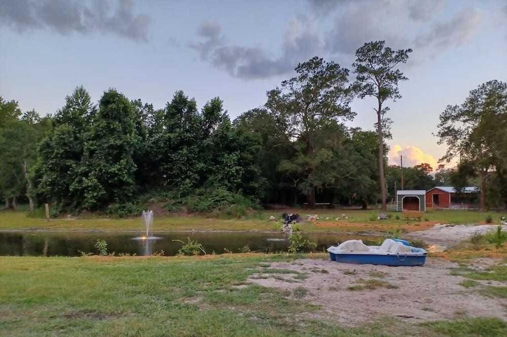Photo of Outdoor in Putnam Hall