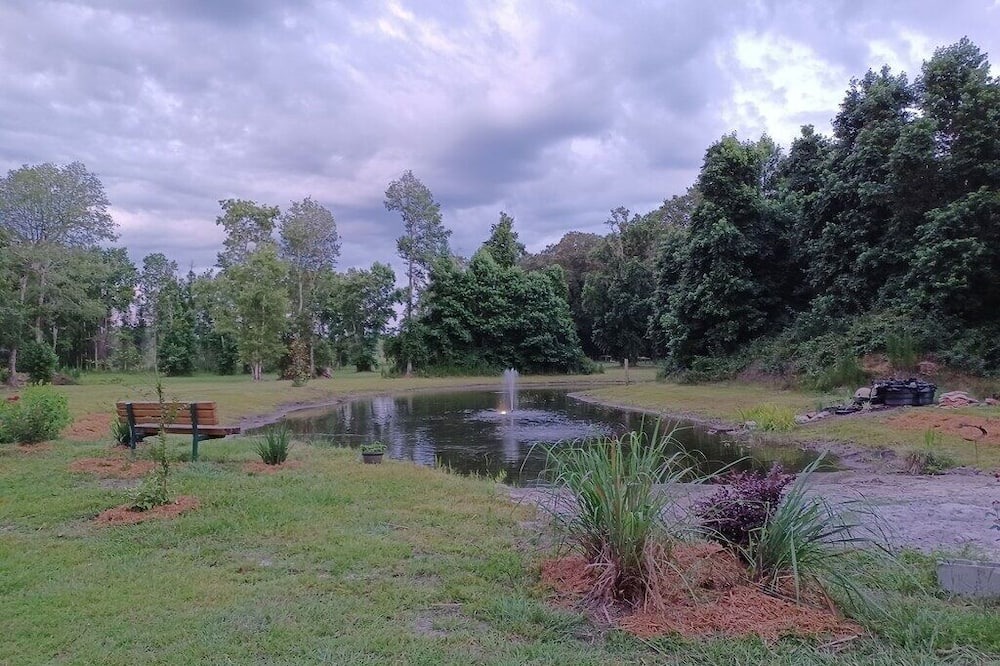 Photo of Outdoor in Putnam Hall