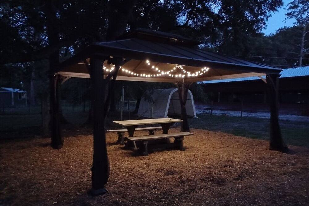 Photo of Outdoor in Putnam Hall