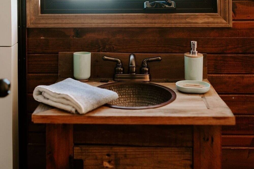 Photo of Bathroom in Putnam Hall
