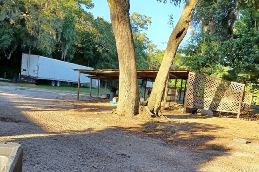 Photo of Outdoor in Putnam Hall