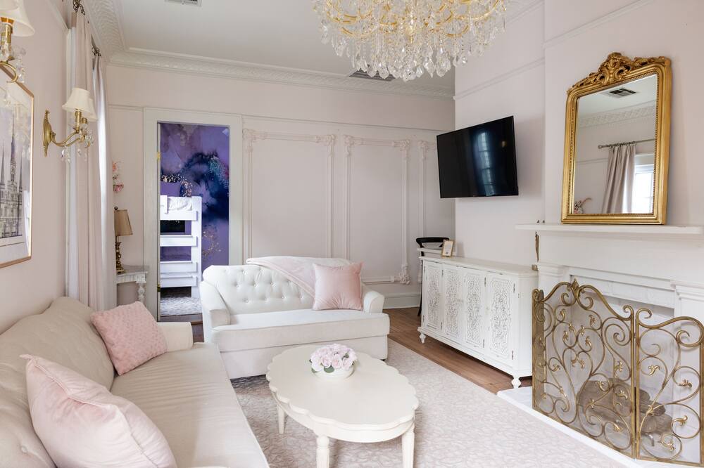 Photo of Livingroom in French Quarter