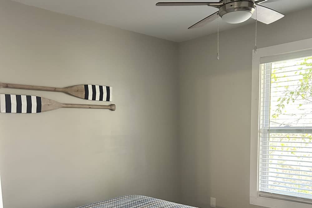 Photo of Bedroom in Titus