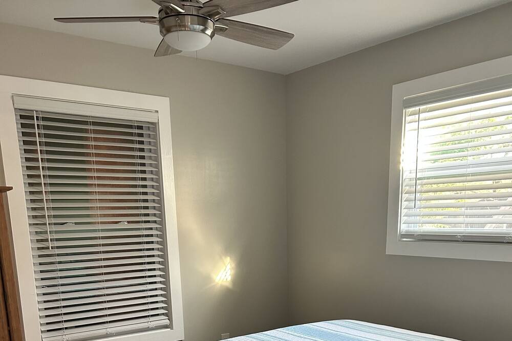Photo of Bedroom in Titus