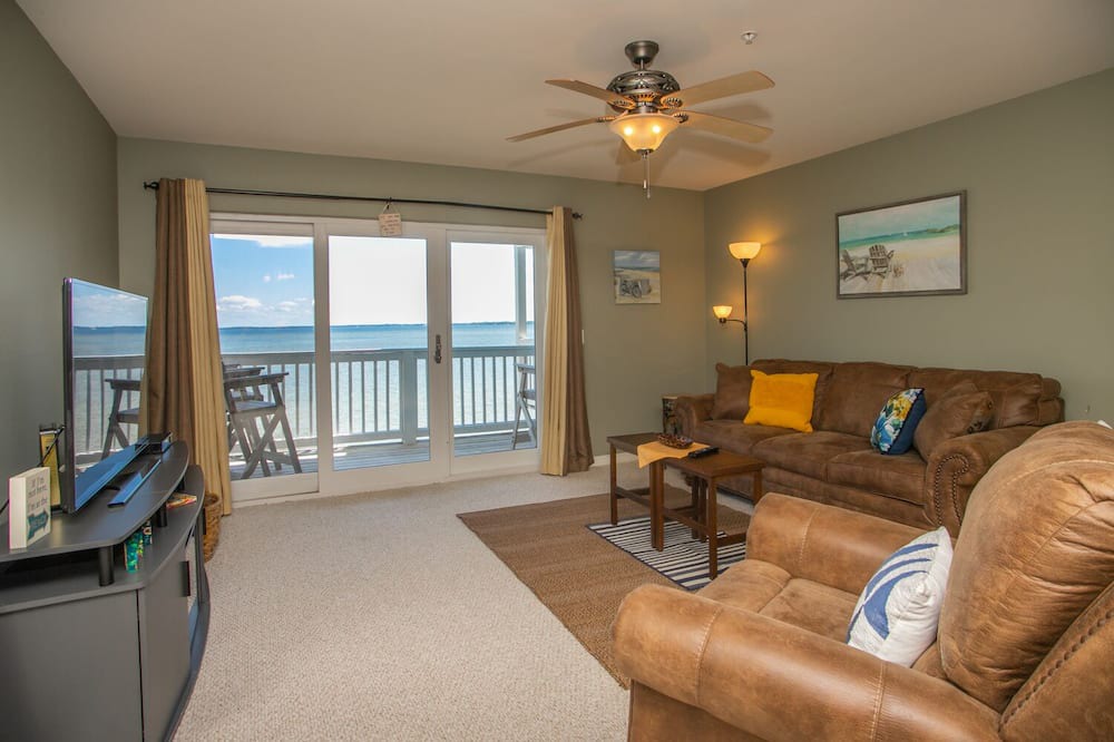 Photo of Livingroom in Innerarity Townhomes