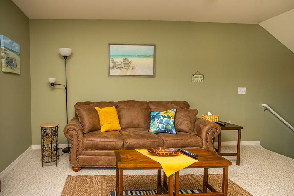 Photo of Livingroom in Innerarity Townhomes