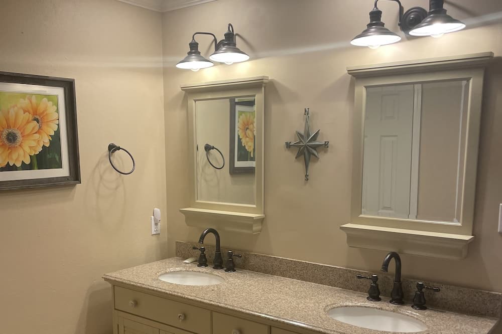 Photo of Bathroom in Royal Lagoons