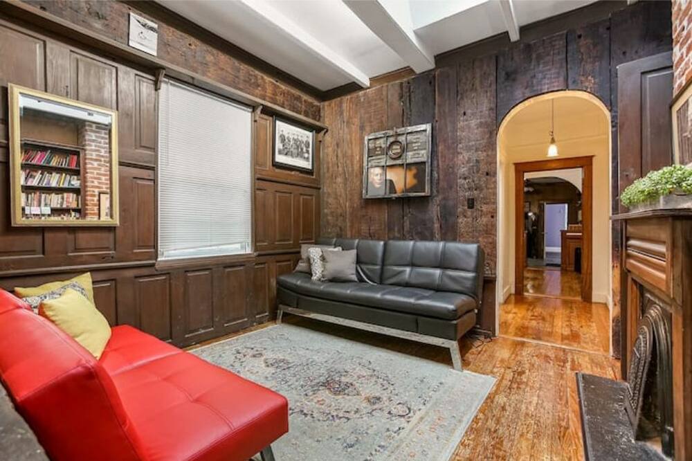 Photo of Livingroom in French Quarter