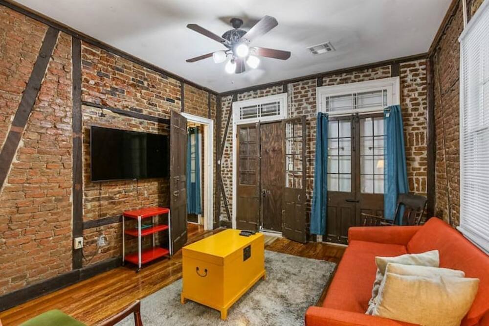 Photo of Livingroom in French Quarter