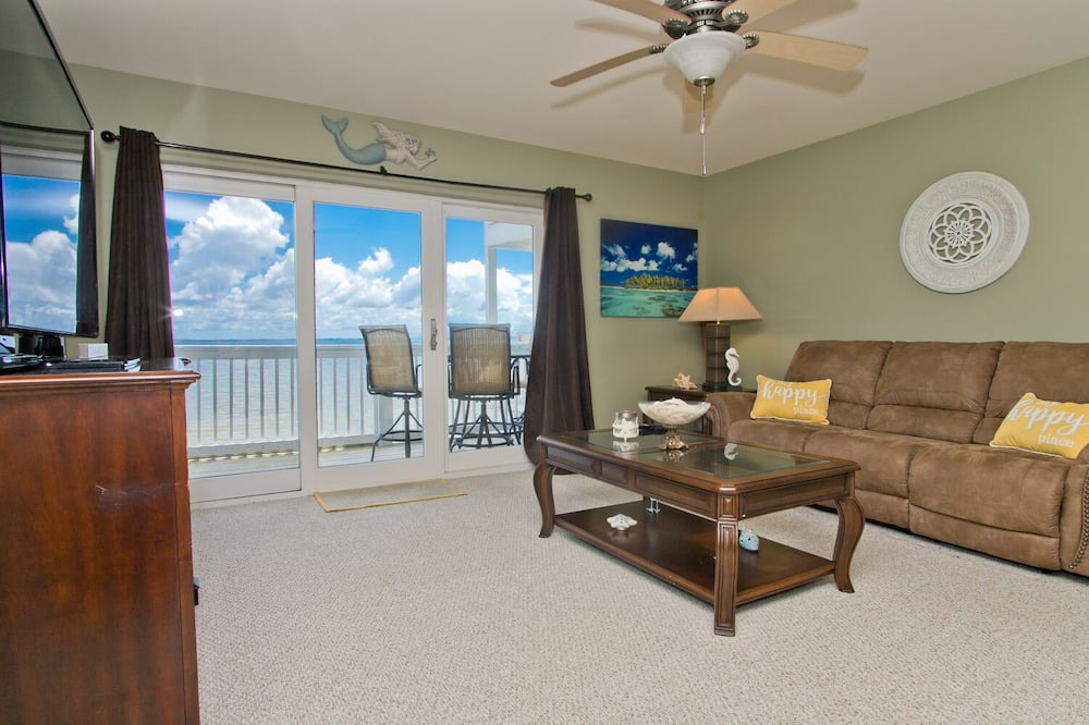 Photo of Livingroom in Innerarity Townhomes