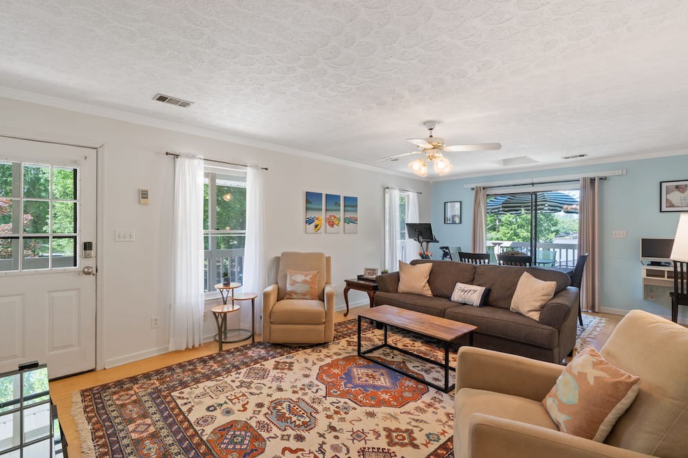 Photo of Livingroom in Hardwick