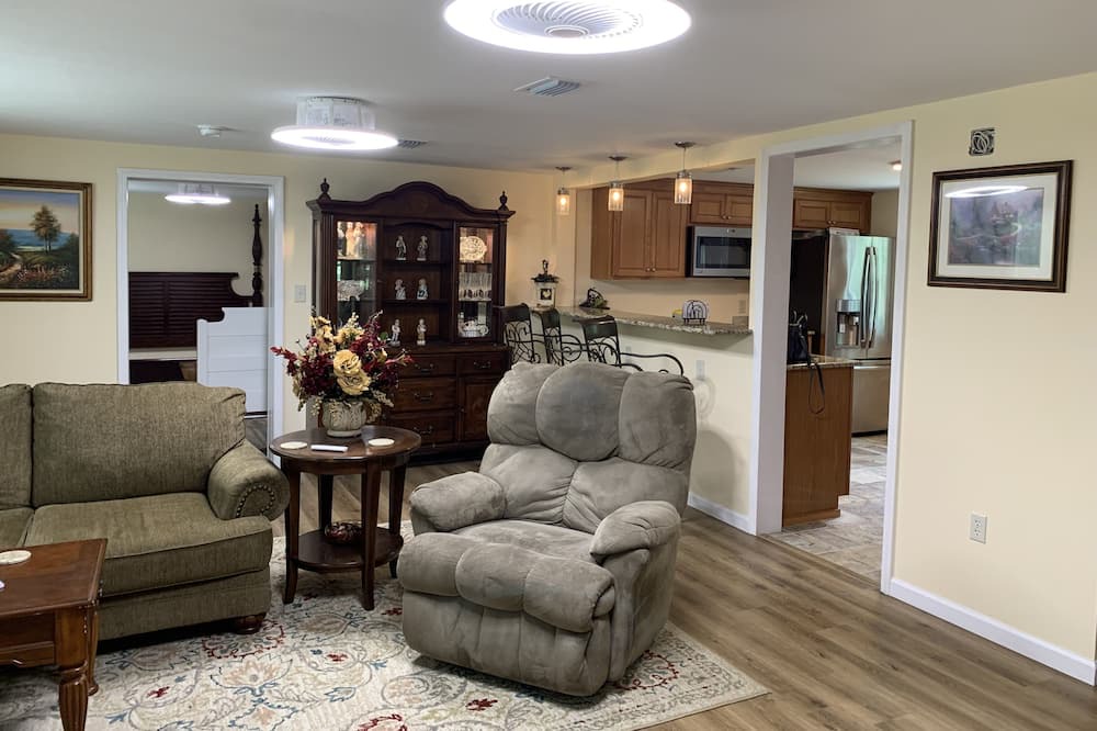 Photo of Livingroom in Baker