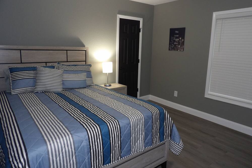 Photo of Bedroom in Pascagoula