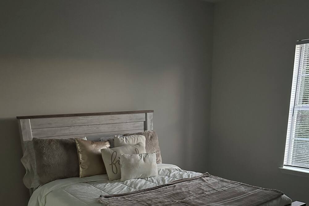 Photo of Bedroom in Tuscaloosa