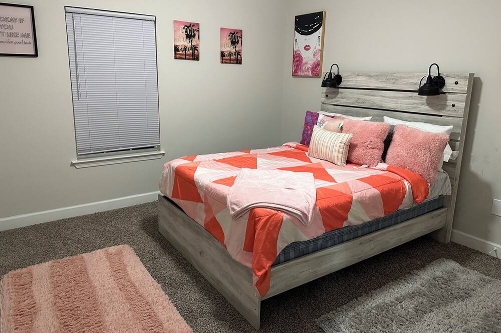 Photo of Bedroom in Tuscaloosa