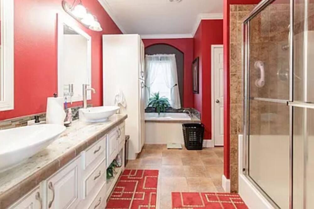Photo of Bathroom in Valdosta