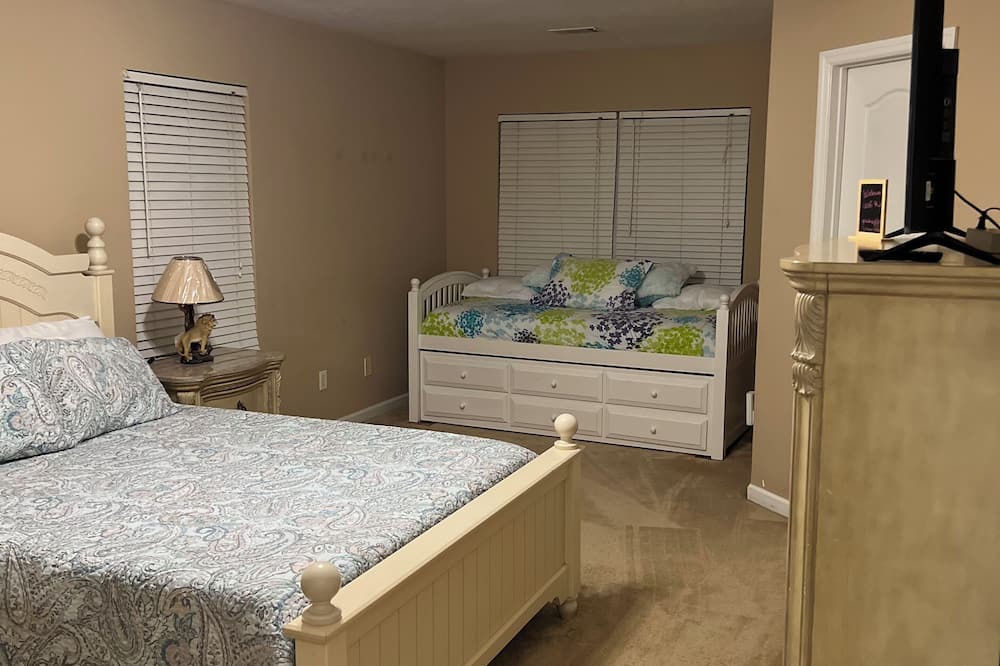 Photo of Bedroom in Grovetown