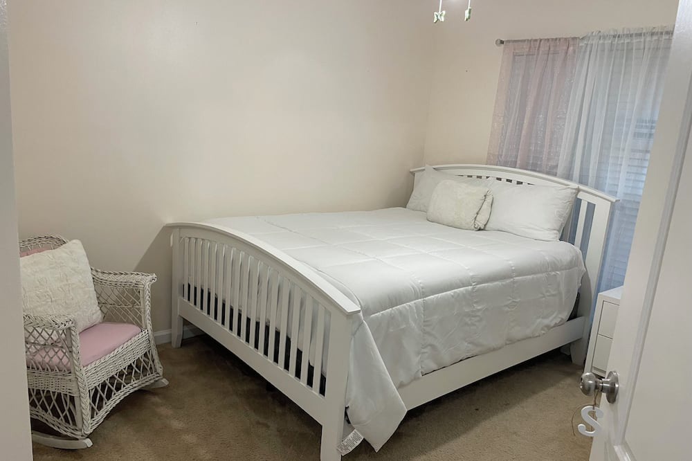 Photo of Bedroom in Grovetown