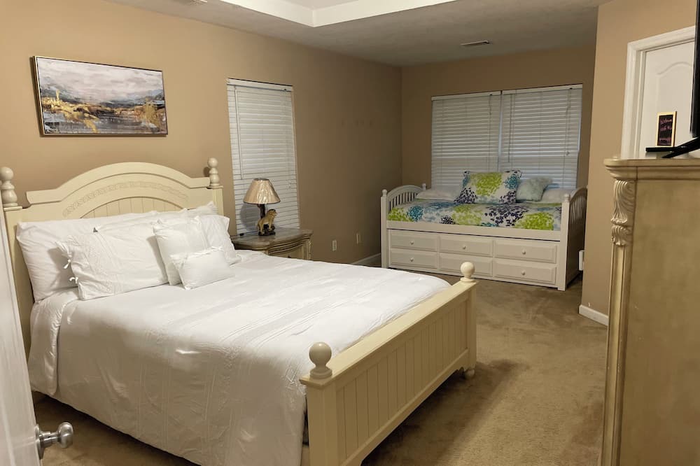 Photo of Bedroom in Grovetown