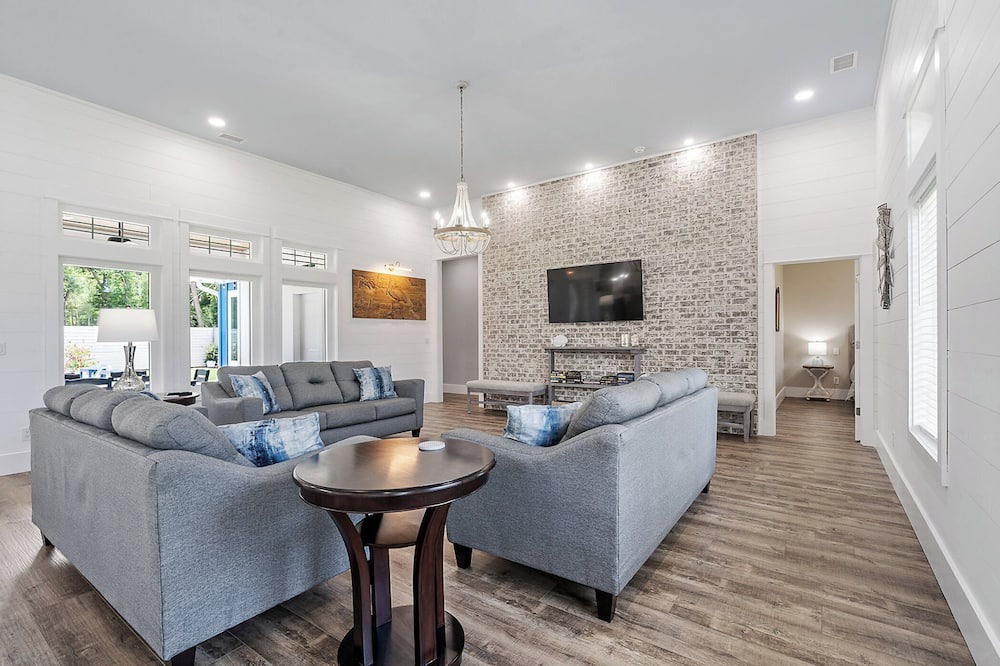 Photo of Livingroom in Foley