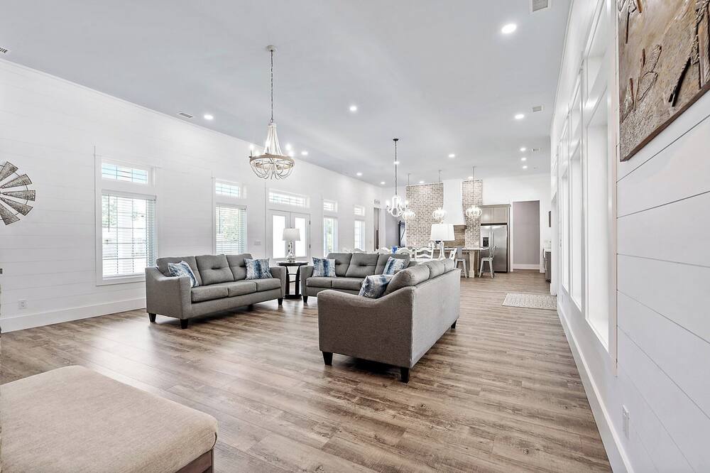 Photo of Livingroom in Foley