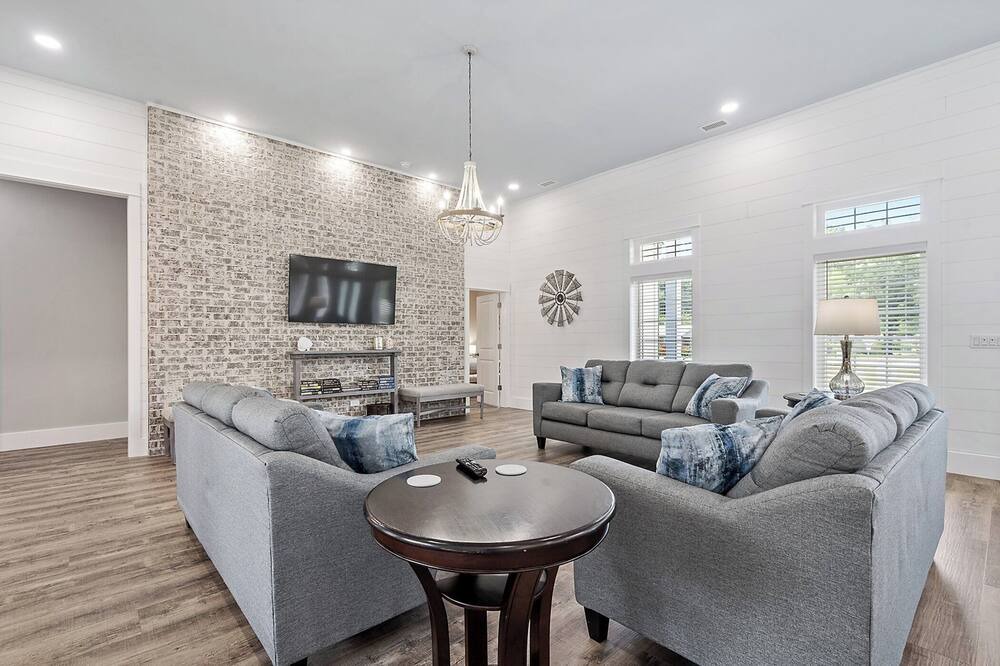 Photo of Livingroom in Foley