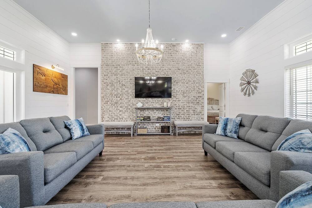 Photo of Livingroom in Foley