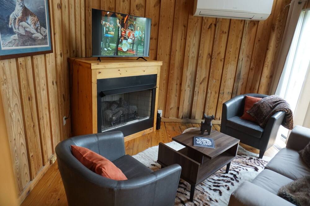 Photo of Livingroom in Six Mile