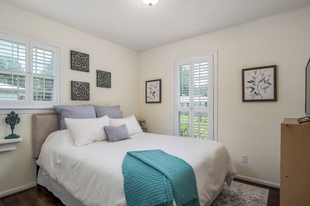 Photo of Bedroom in Northport