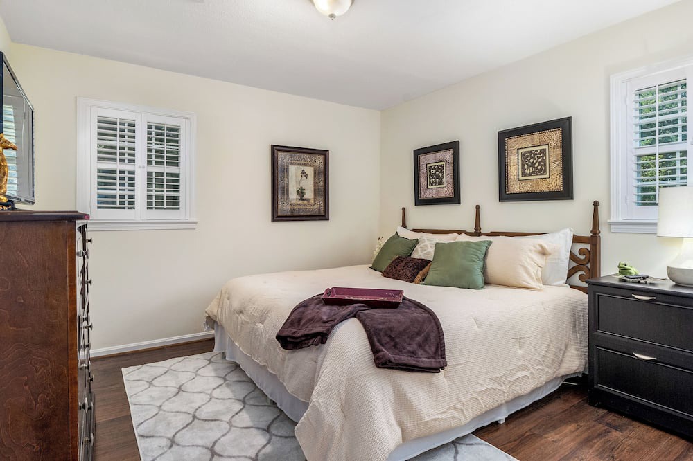 Photo of Bedroom in Northport