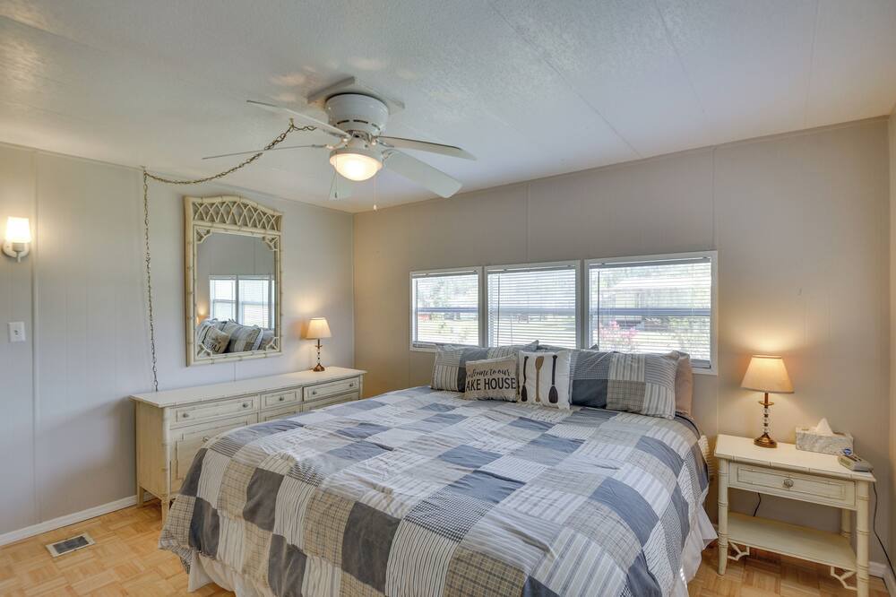 Photo of Bedroom in Crescent City