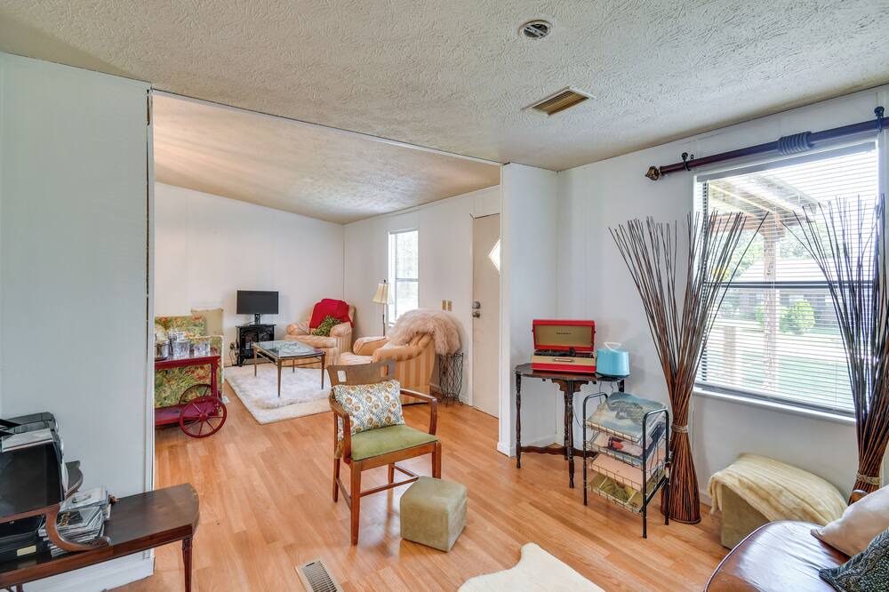 Photo of Livingroom in Macon County
