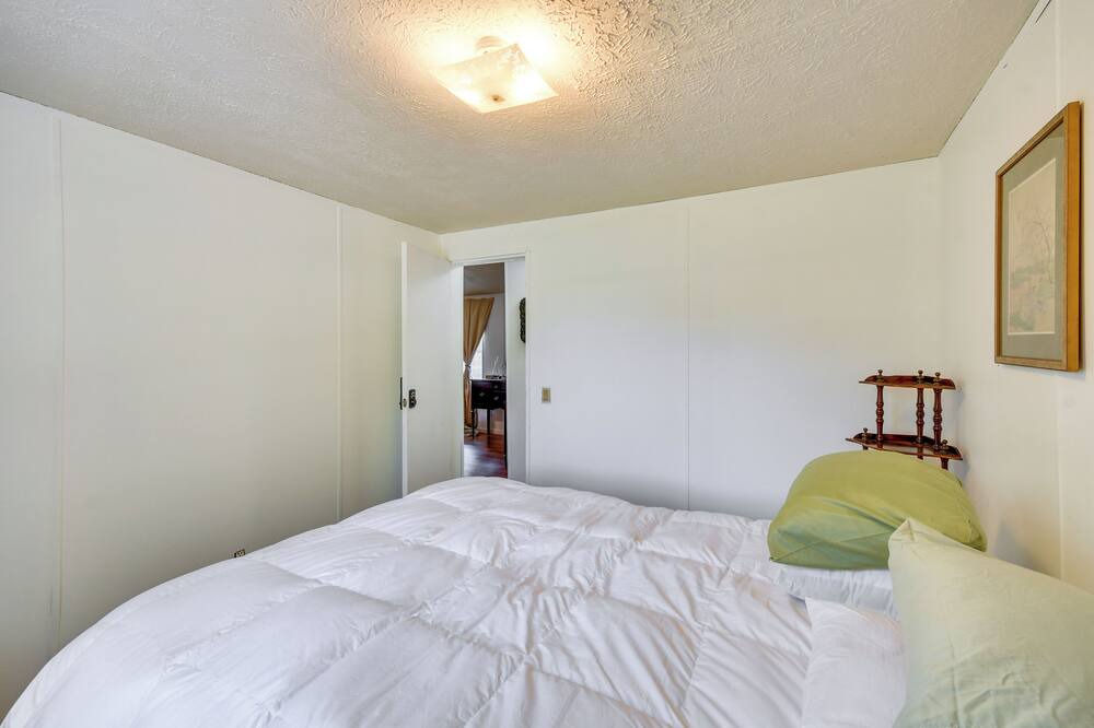 Photo of Bedroom in Macon County