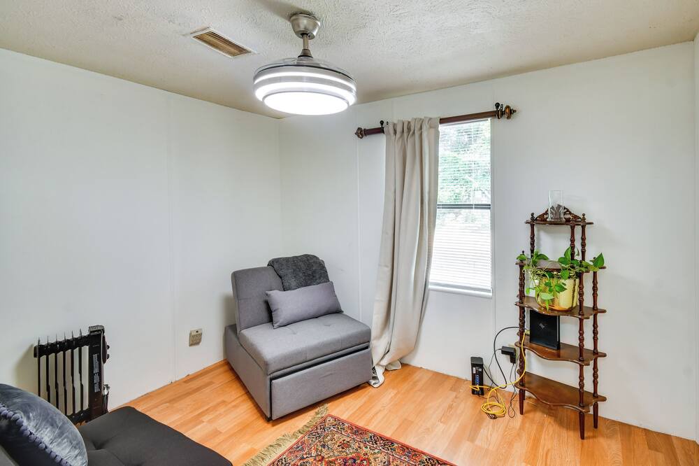 Photo of Livingroom in Macon County