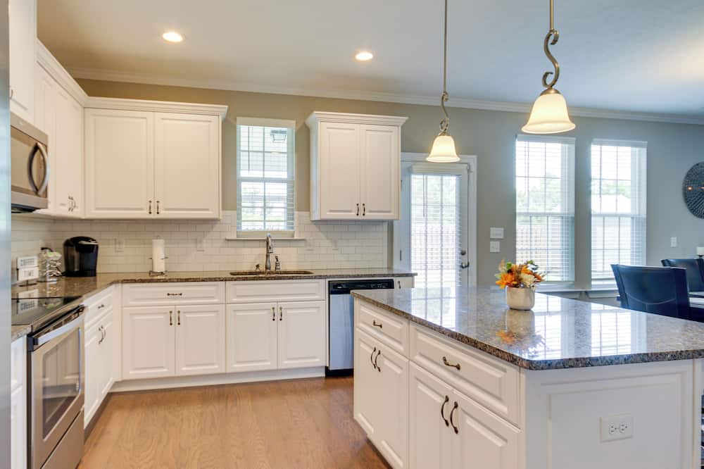 Photo of Kitchen in Canterbury Farms