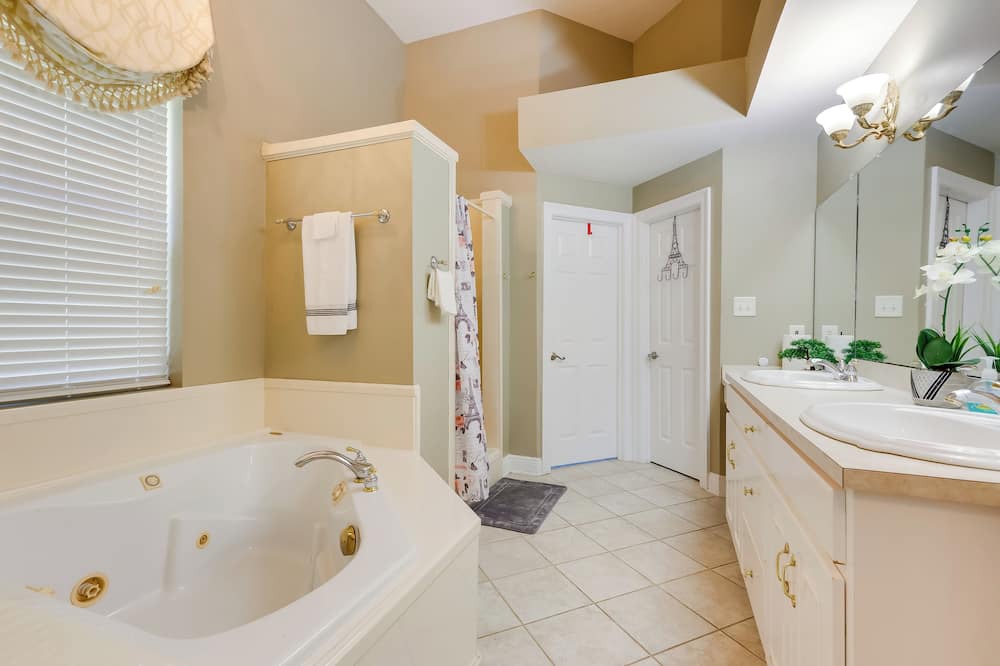 Photo of Bathroom in Theodore