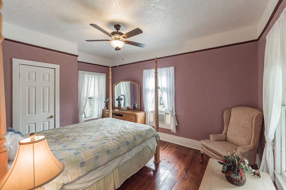 Photo of Bedroom in Crescent City