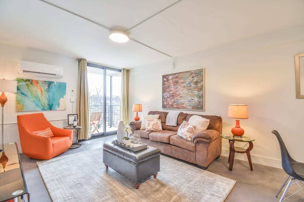 Photo of Livingroom in Virginia Highland