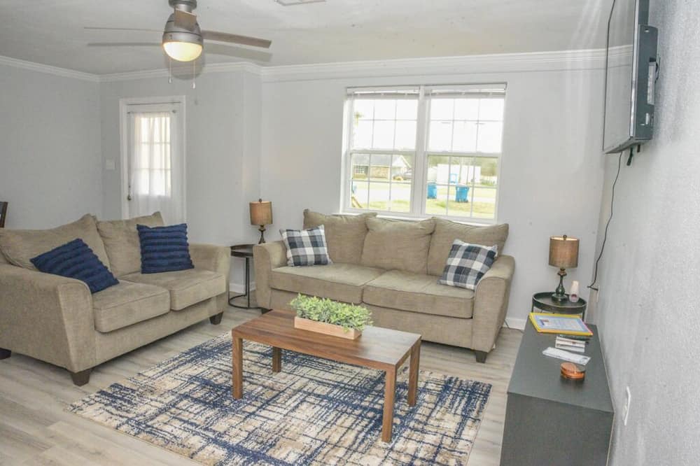 Photo of Livingroom in Grand Bay