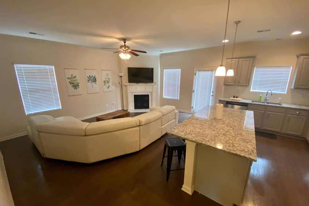 Photo of Livingroom in Fultondale