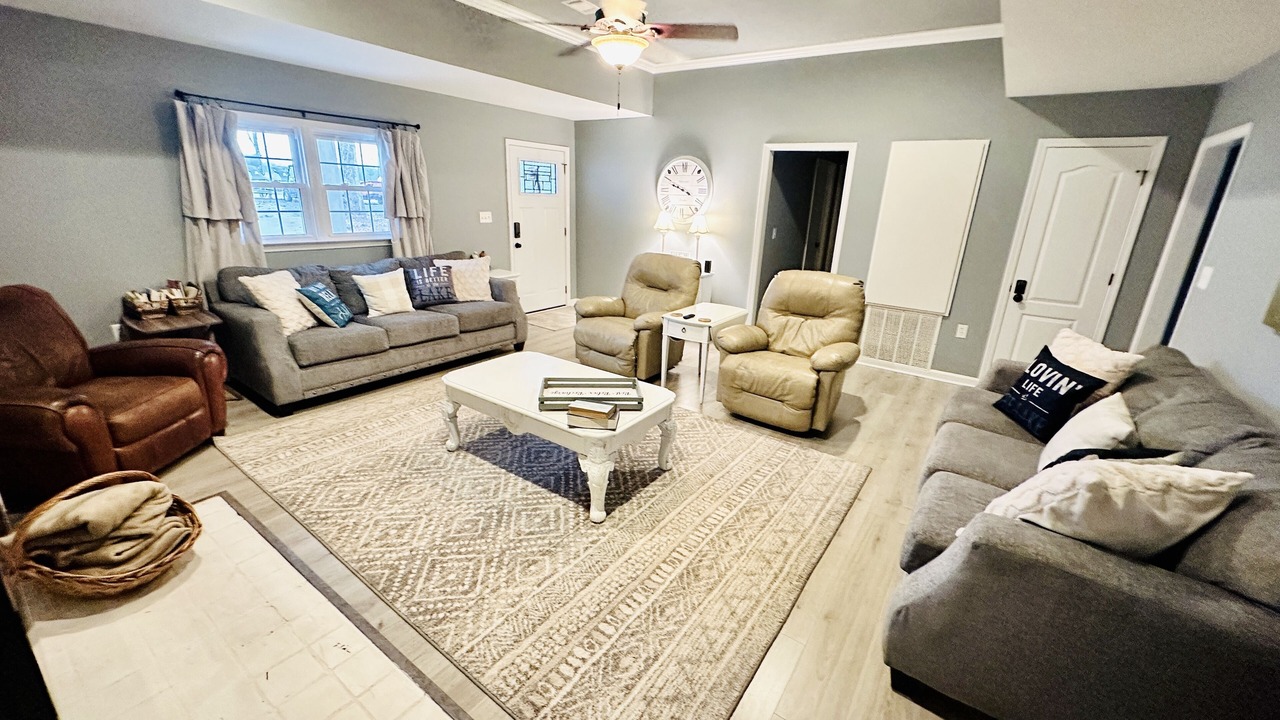 Photo of Livingroom in Deatsville