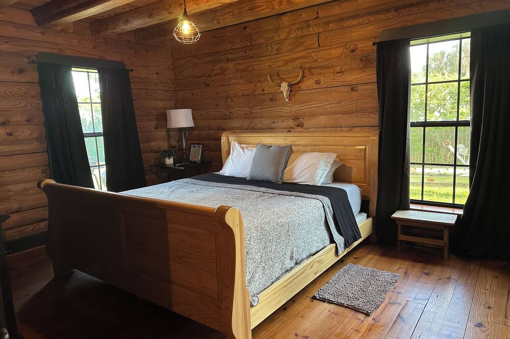 Photo of Bedroom in Crescent City