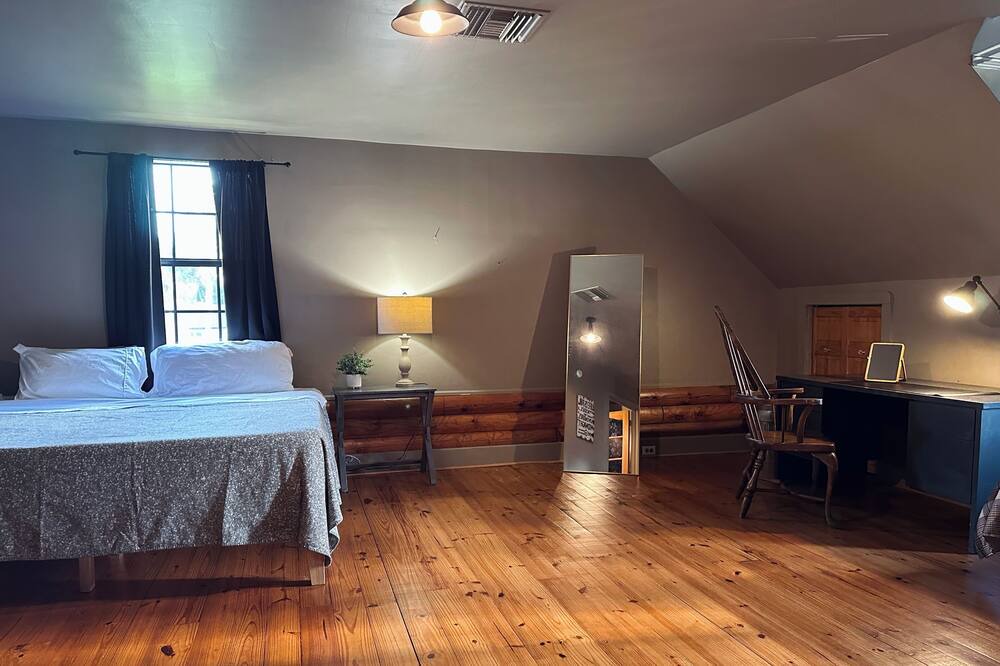Photo of Bedroom in Crescent City