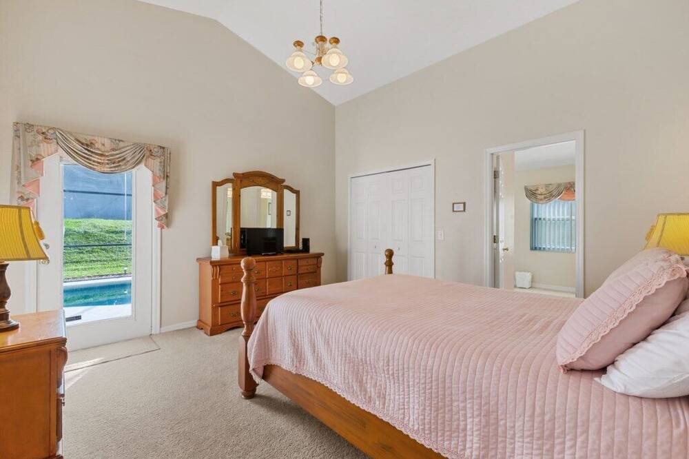 Photo of Bedroom in Florida Pines