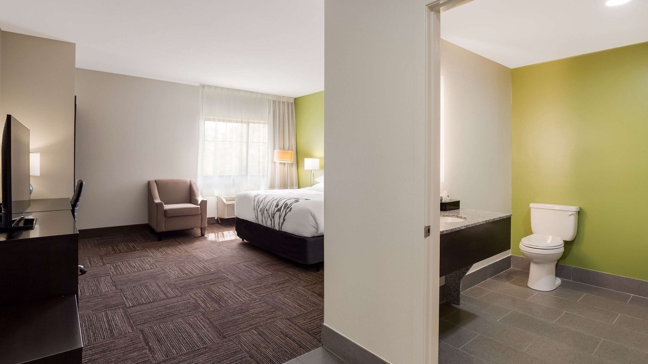 Photo of Bedroom in Saraland