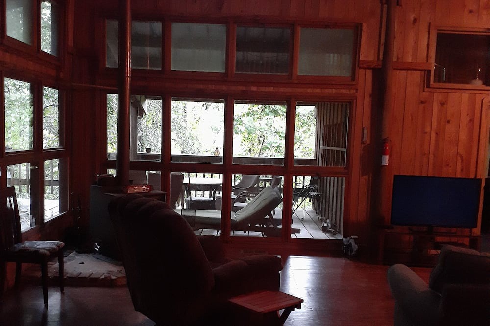 Photo of Livingroom in Wesson