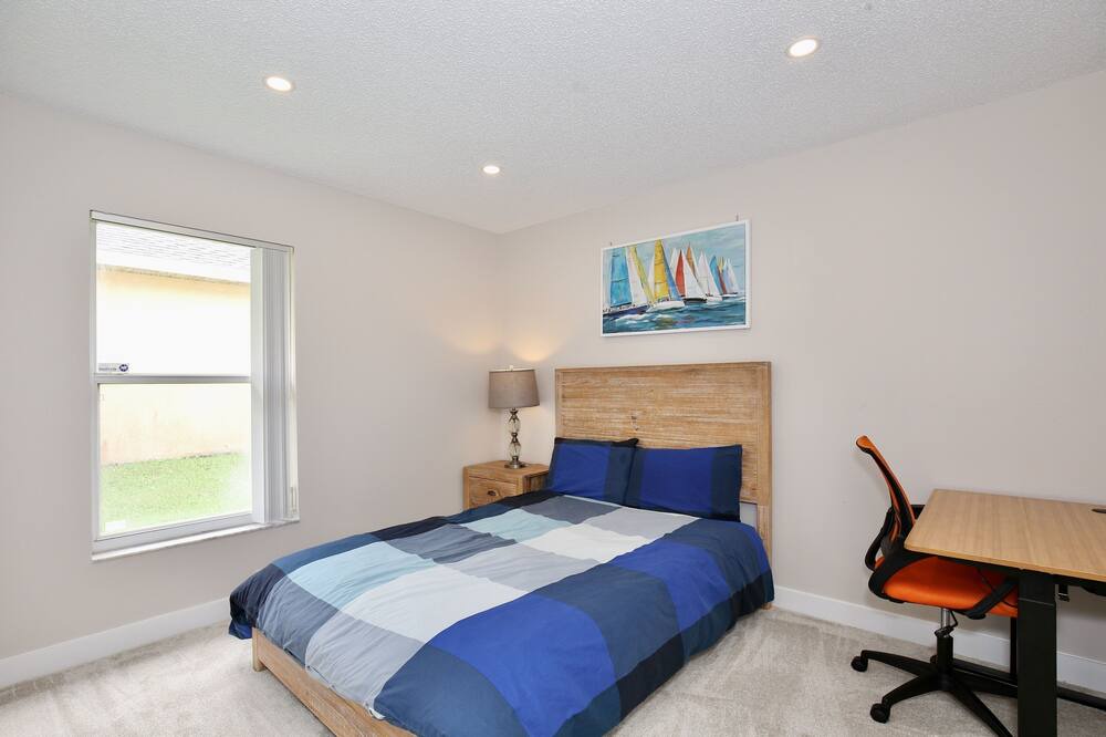 Photo of Bedroom in Florida Pines